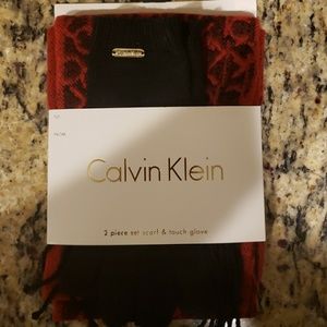 Calvin Klein 2 piece set scarf & touch glove